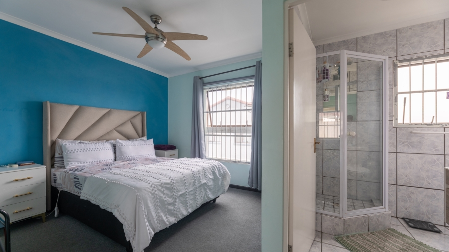2 Bedroom Property for Sale in Parklands Western Cape